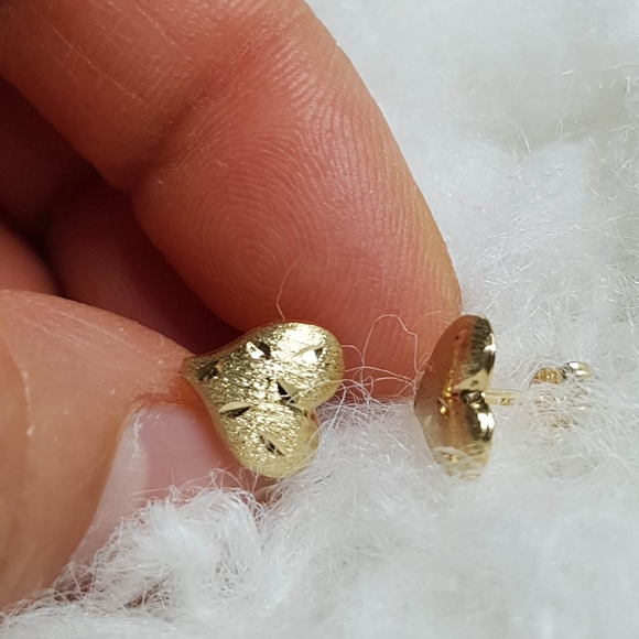 ❌❌SOLD Auth 18k Saudi gold heart earing - Picture 5 of 8